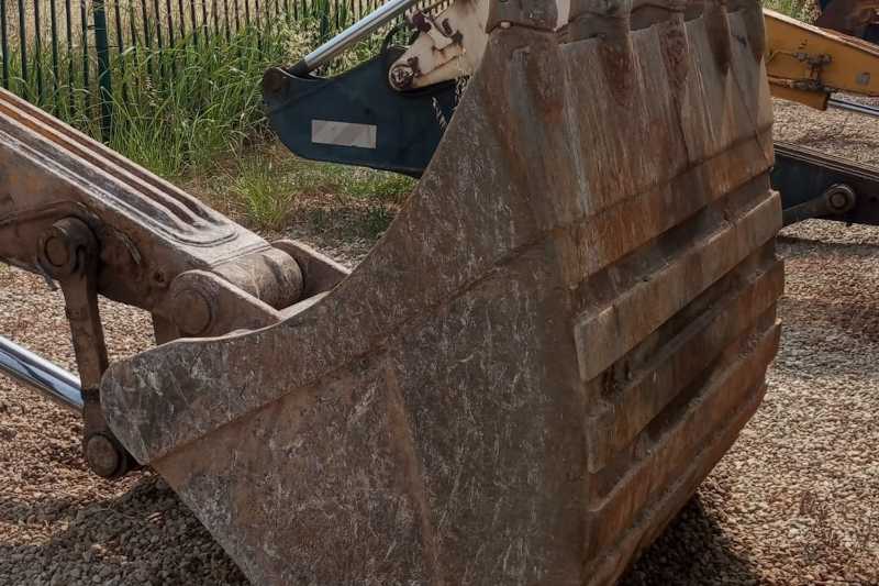 OmecoHub - Immagine KOMATSU PC240-8